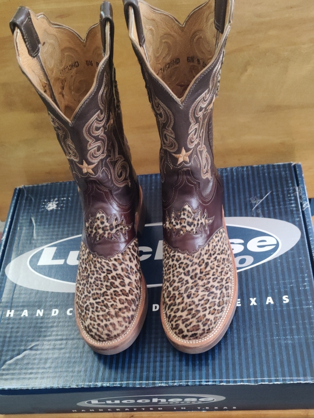 Lucchese 2000 Leopard Print Calf Hair Boots On Crepe Soles Size 6.5B With Box
